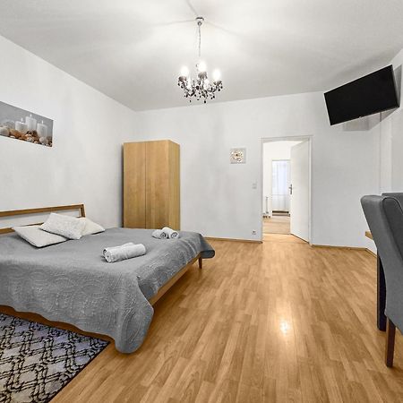 Modern Three-Bedroom, Triple King Beds 비엔나 외부 사진