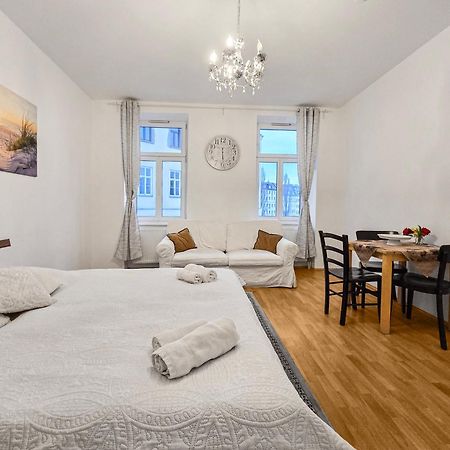 Modern Three-Bedroom, Triple King Beds 비엔나 외부 사진